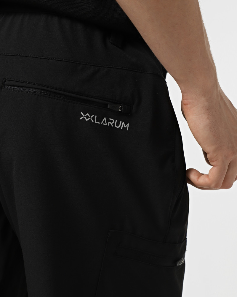 Pantalón corto de hombre Larum Chen negro 432501-010