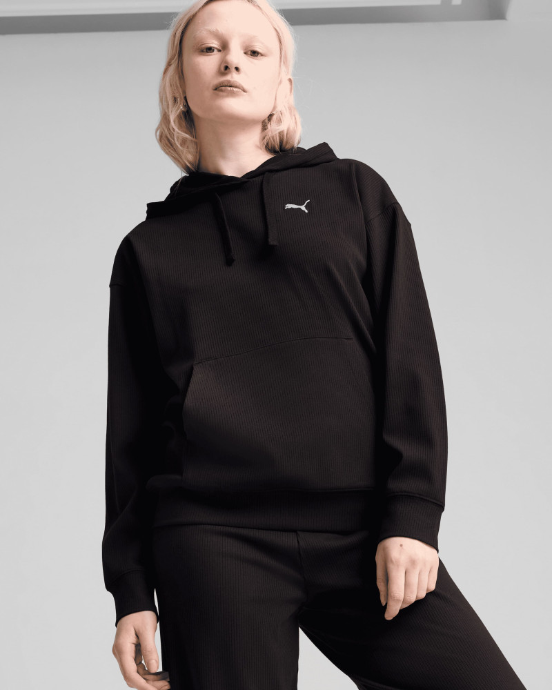 Sudadera de mujer Puma ESS ELEVATED Comfort Hoodie negra 68502301