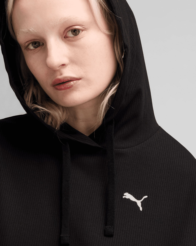 Sudadera de mujer Puma ESS ELEVATED Comfort Hoodie negra 68502301