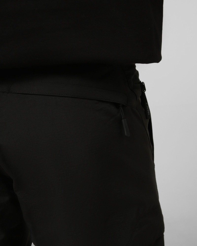 Pantalón de hombre Larum Fyralis negro 102601-010