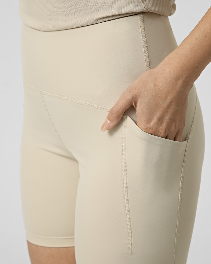 Women's shorts Radder Nuvix beige 922608-125