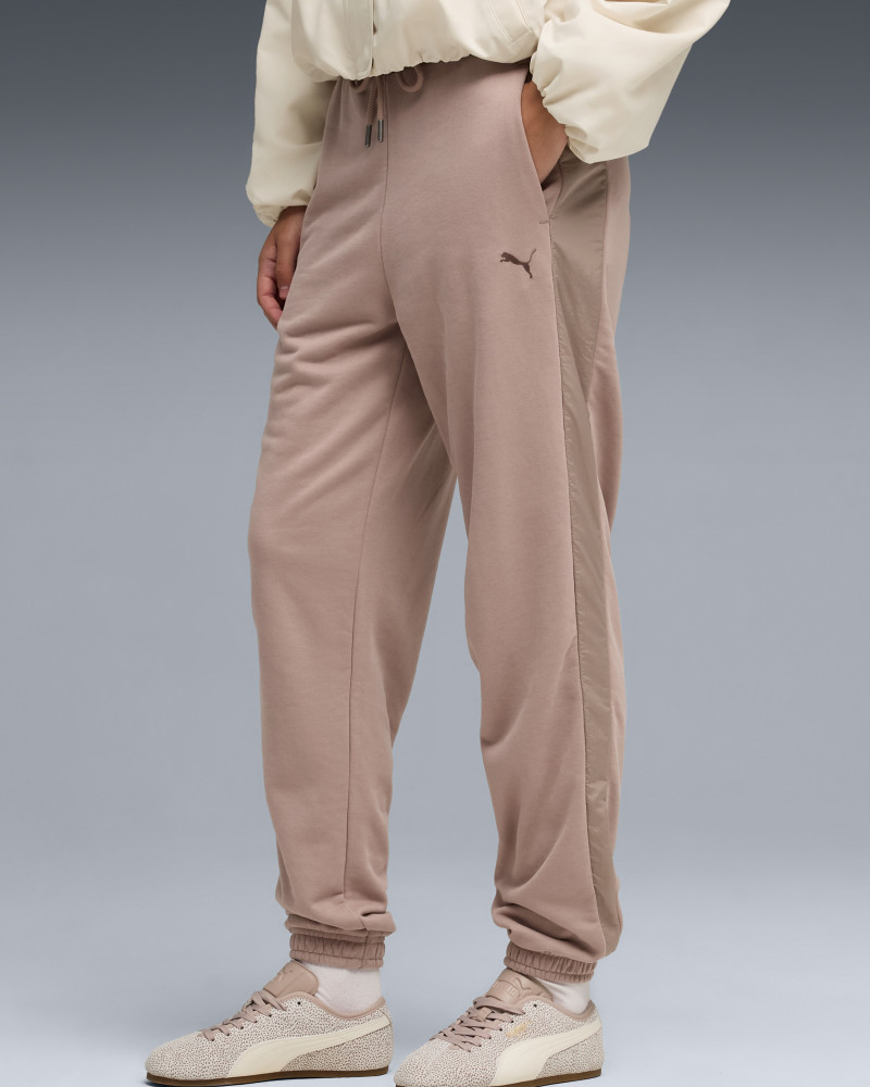 Pantalones para mujer Puma HER Comfort High-Waist Sweatpants TR moca 69188888