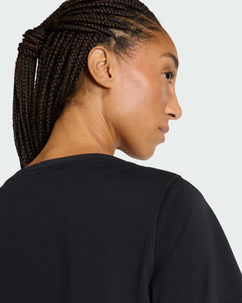 Camiseta de mujer Adidas WE MIN SCP TEE negra JY5605